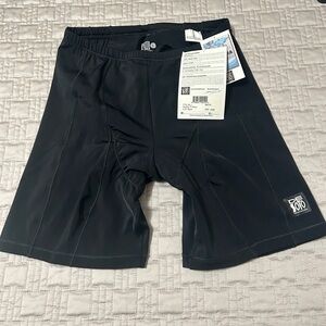 NWT!! DESOTO Women’s Black Performance Shorts - Size Large